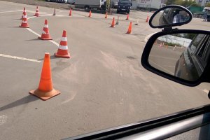 Упражнения в школе на автодроме - фото