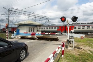Железнодорожный переезд: как штрафуют и лишают прав - фото
